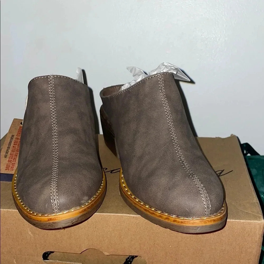 American Rag Taupe Mules - Picture 2 of 11